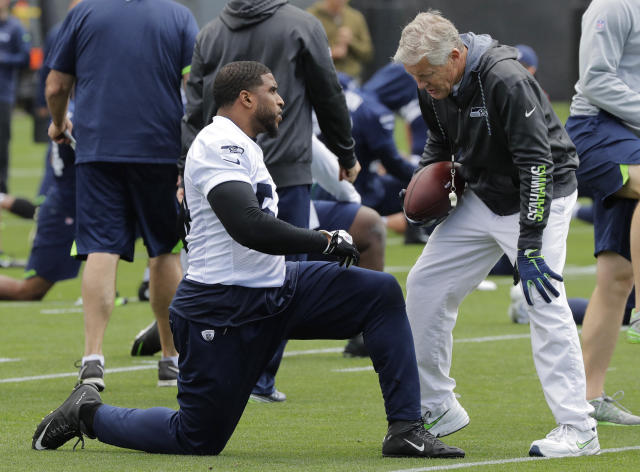 Seahawks' Bobby Wagner, Pete Carroll share 'moment of appreciation