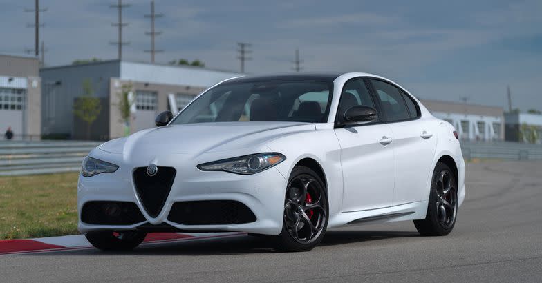 2019 Alfa Romeo Giulia Ti Sport Carbon in Alfa White