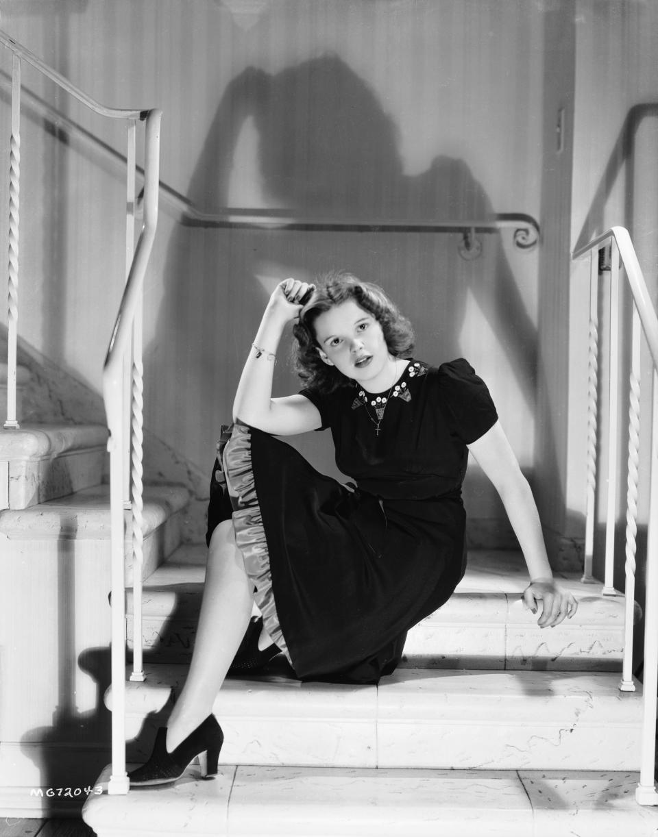 Garland sits on a staircase in a photo from 1939.