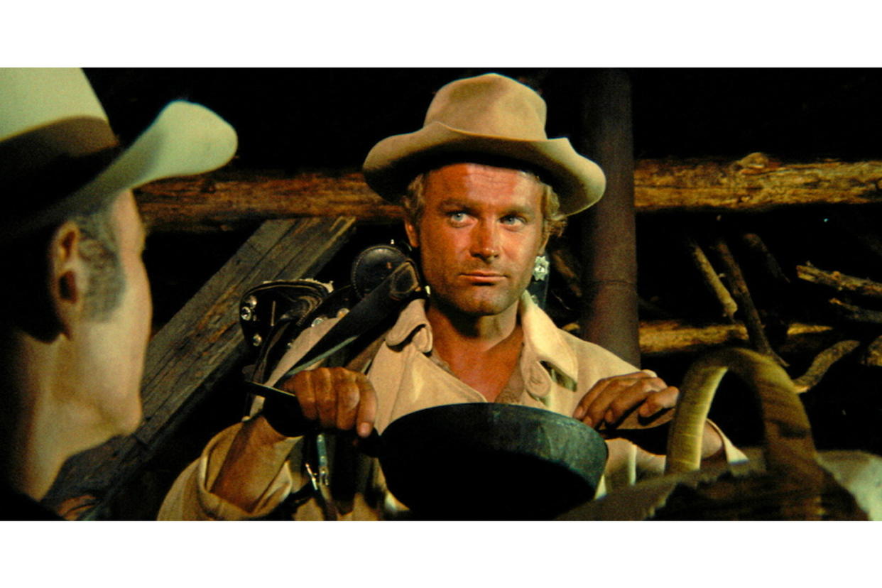 Terence Hill et sa célèbre poêlée de haricots face à Henry Fonda dans « Mon nom est personne ». Pour ses cinquante ans, le film restauré en version 4K par la Cineteca di Bologna en Italie sort le 20 décembre en salle.  - Credit:Lost Films avec Studiocanal