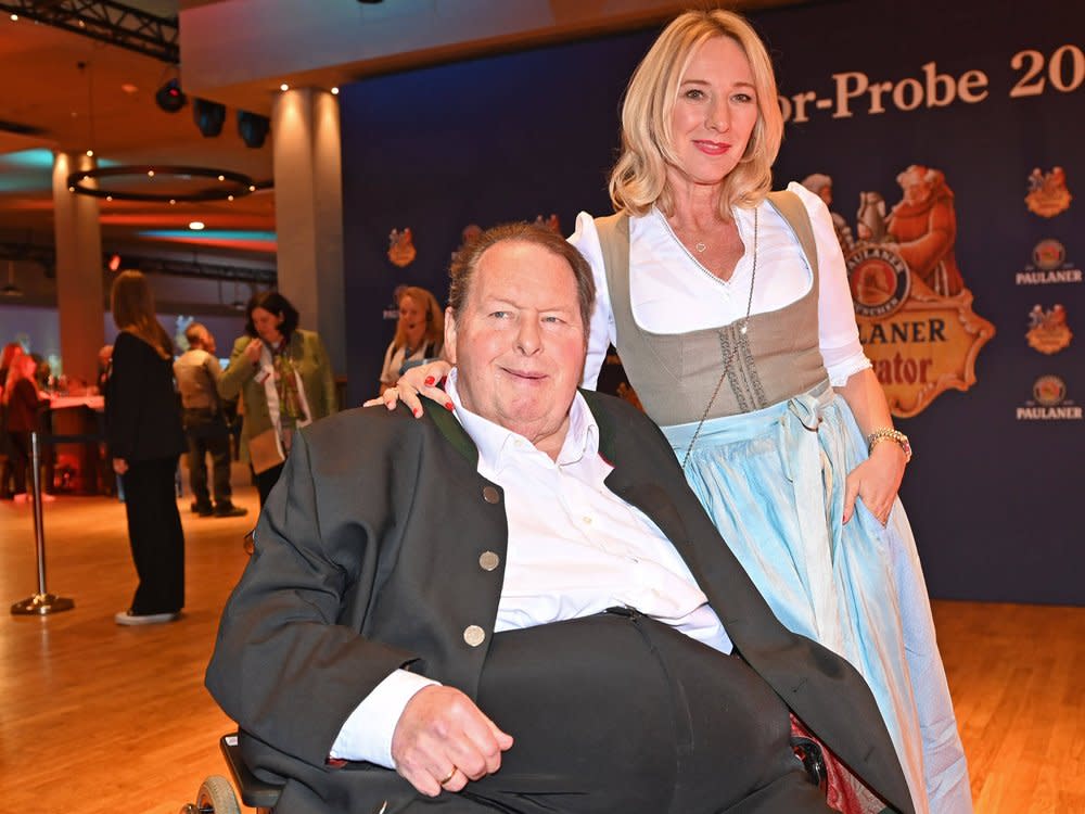 Ottfried Fischer mit seiner Ehefrau Simone in München. (Bild: imago images/Sven Simon)