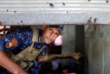 A member of the Iraqi Federal Police is seen on the frontline in the Old City of Mosul, Iraq June 28, 2017. REUTERS/Ahmed Jadallah