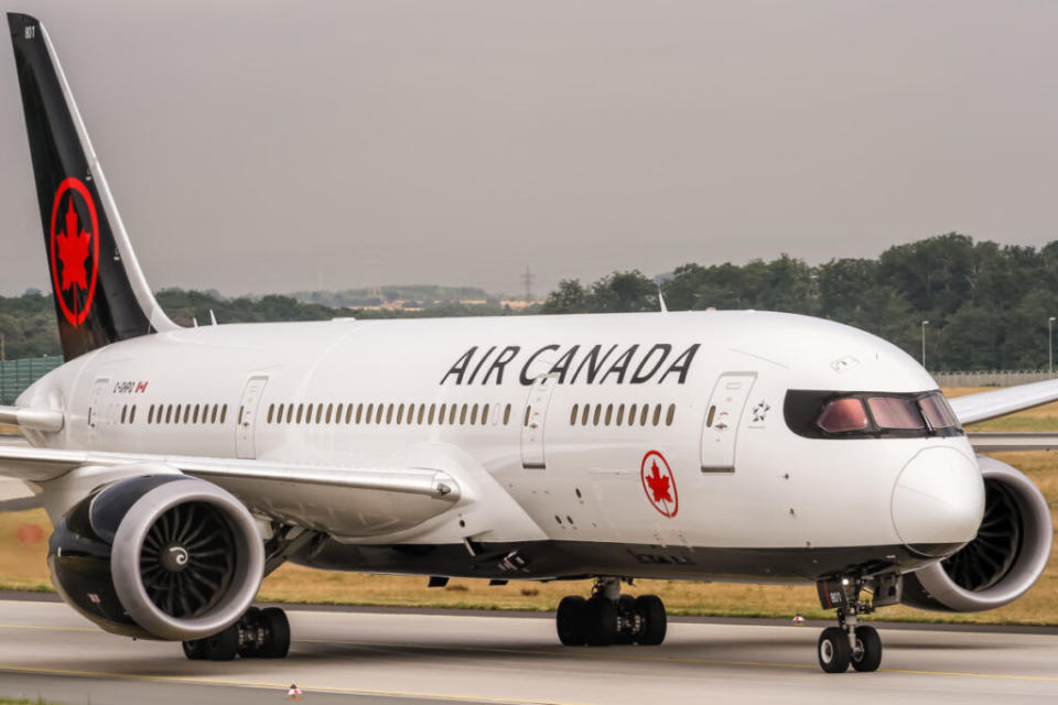 An Air Canada Boeing 787-8 landing at the Frankfurt airport. Oliver Holzbauer / Flickr