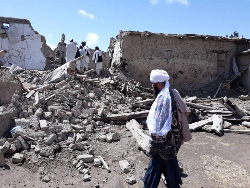 阿富汗東部帕克蒂省（Paktika）日前發生芮氏規模6.1地震，釀至少1,000人死亡、2,000人受傷以及萬人房屋被毀。（翻攝Sayed Abdullah推特）