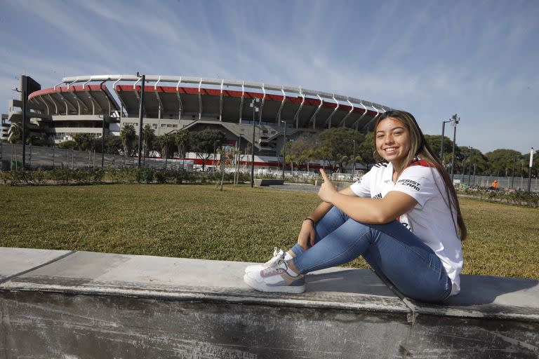 Mili Acevedo es una chica que cobró cierta fama porque como alcanzapelotas de un partido de primera, contribuyó a que River marcara un gol para ganar