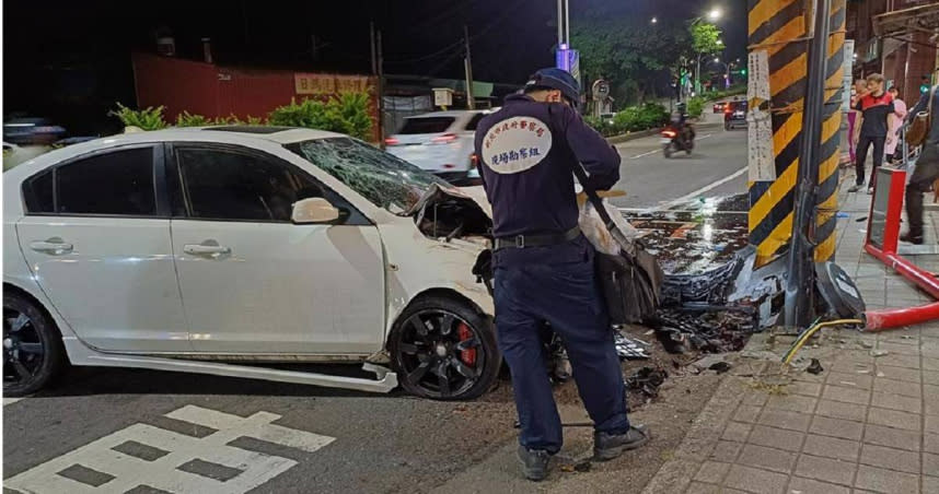 淡水10日晚間發生嚴重車禍，釀1死2傷的悲劇。（淡水警分局提供／張鎧乙新北傳真）