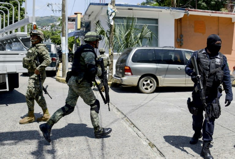 Unos marines y unos policías mexicanos participan en una operación en Acapulco, en el estado de Guerrero, el 25 de septiembre de 2018 (Francisco Robles)