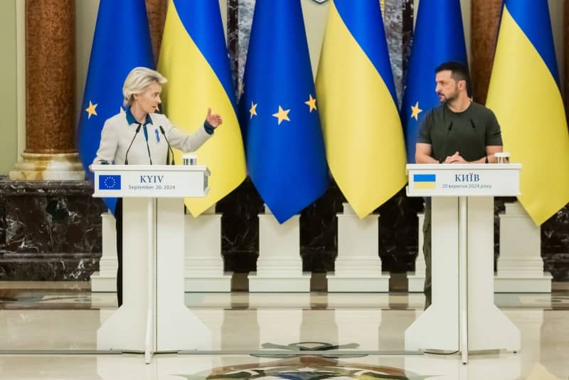 Ursula von der Leyen, President of the European Commission, and Volodymyr Zelensky, President of Ukraine, speak during a joint press conference at the presidential palace. Christoph Soeder/dpa Pool/dpa