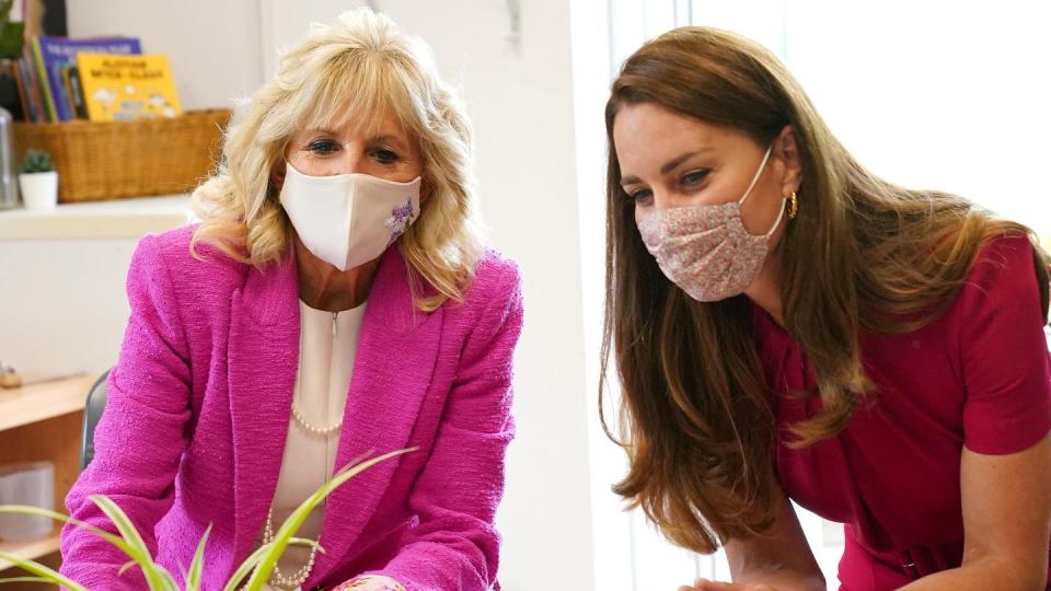 First Lady Jill Biden und Herzogin Kate, beim Besuch einer Vorschulklasse.