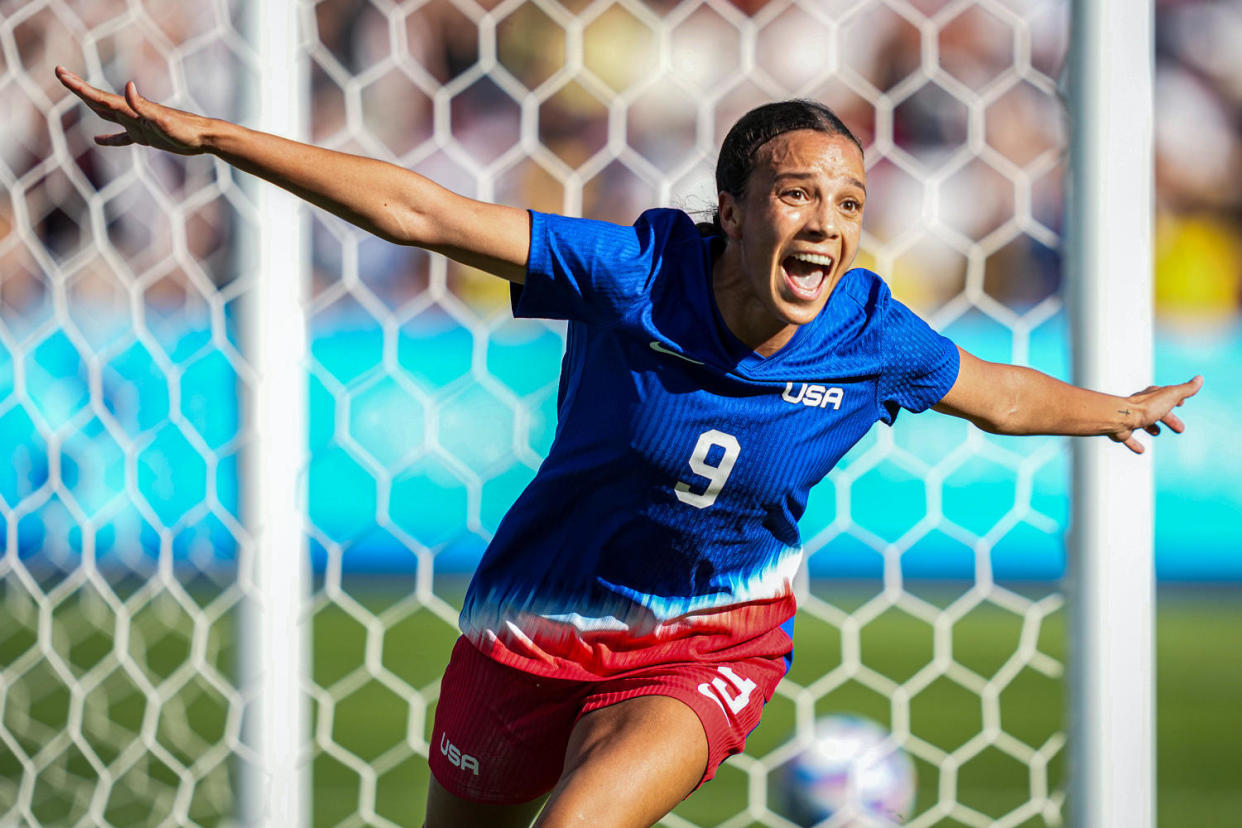 Golden Girls U.S. defeats Brazil 10 to win Olympic gold in women's soccer