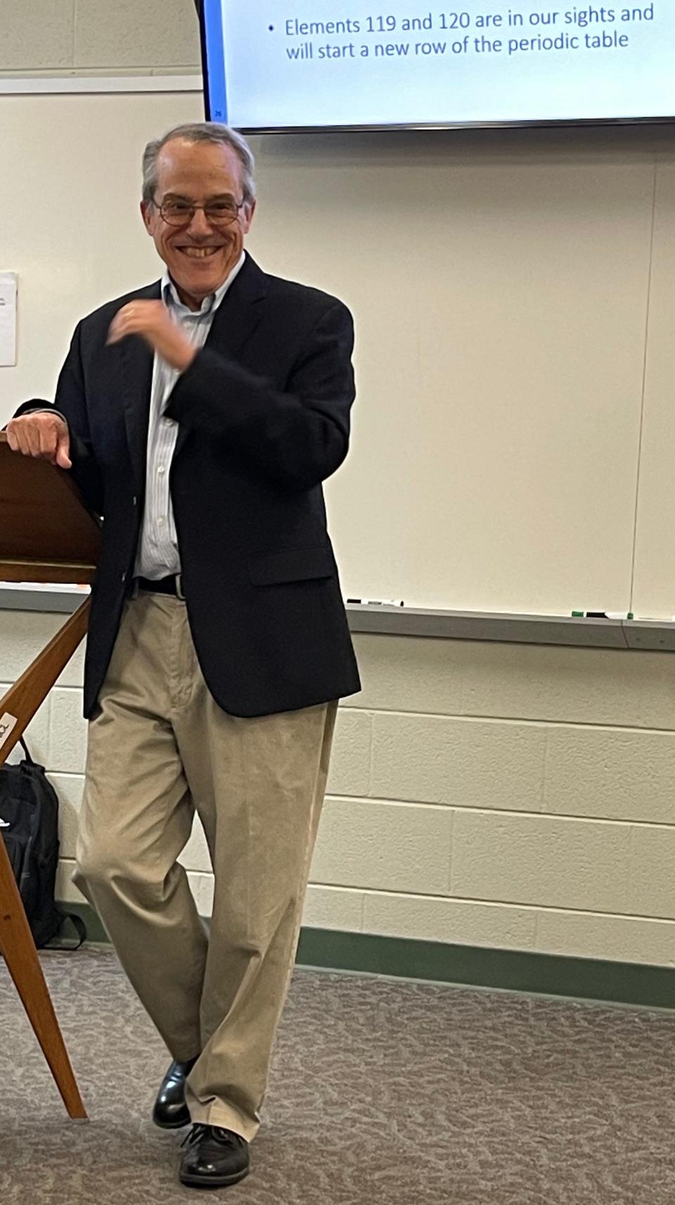 Jim Roberto tells an Oak Ridge Institute for Continue Learing (ORICL) class about Oak Ridge National Laboratory’s role in the discovery of elements in the periodic table.