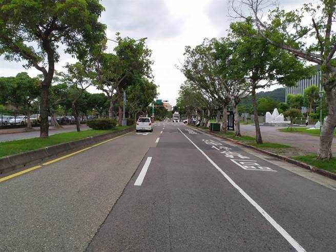 北安路東往西車道，崇實路口至國防部海軍司令部側門前，施工前樣貌。（圖／台北市政府工務局新建工程處提供）