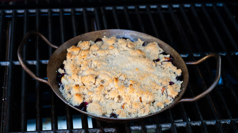 dessert crumble on the grill