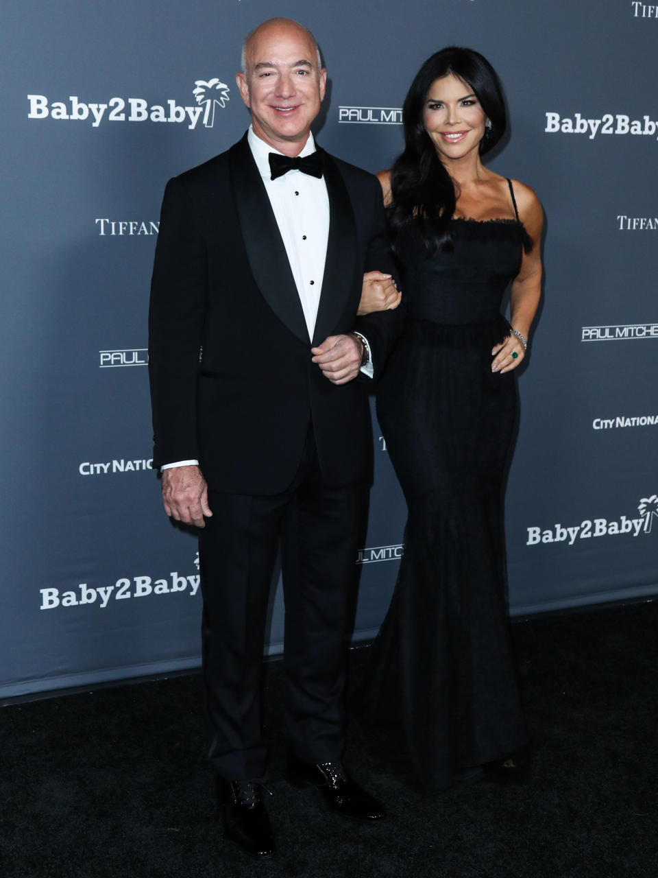 Baby2Baby 10-Year Gala 2021 held at the Pacific Design Center on November 13, 2021 in West Hollywood, Los Angeles, California, United States. 13 Nov 2021 Pictured: Jeff Bezos, Lauren Sanchez. Photo credit: Xavier Collin/Image Press Agency / MEGA TheMegaAgency.com +1 888 505 6342 (Mega Agency TagID: MEGA805253_022.jpg) [Photo via Mega Agency]