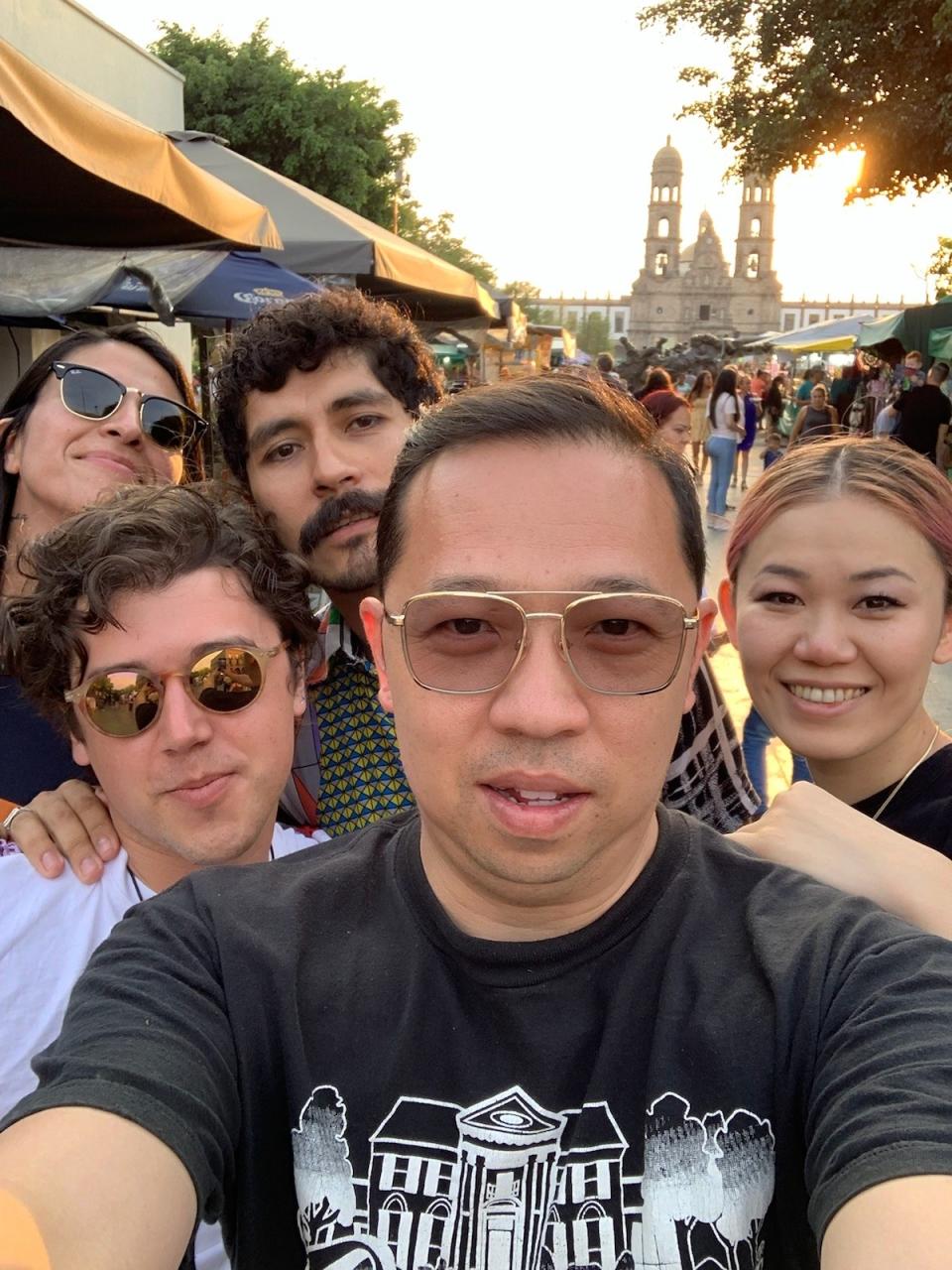 <h1 class="title">Patrick Wilson, Naomi Yasuda, Tom Pipol Escobar, Tania Reyes, and me, in the Historic Center of Mexico City</h1><cite class="credit">Photo: Humberto Leon</cite>