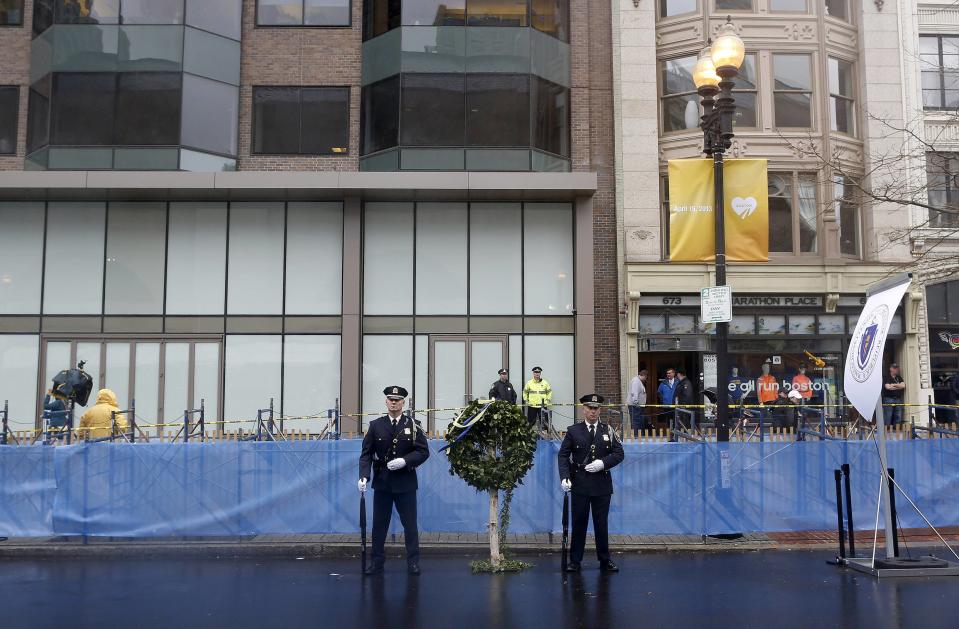 Honor guards stand beside a wreath at the site of one of the two bomb blasts on the one-year anniversary of the 2013 Boston Marathon bombings in Boston, Massachusetts, April 15, 2014. (REUTERS/Dominick Reuter)