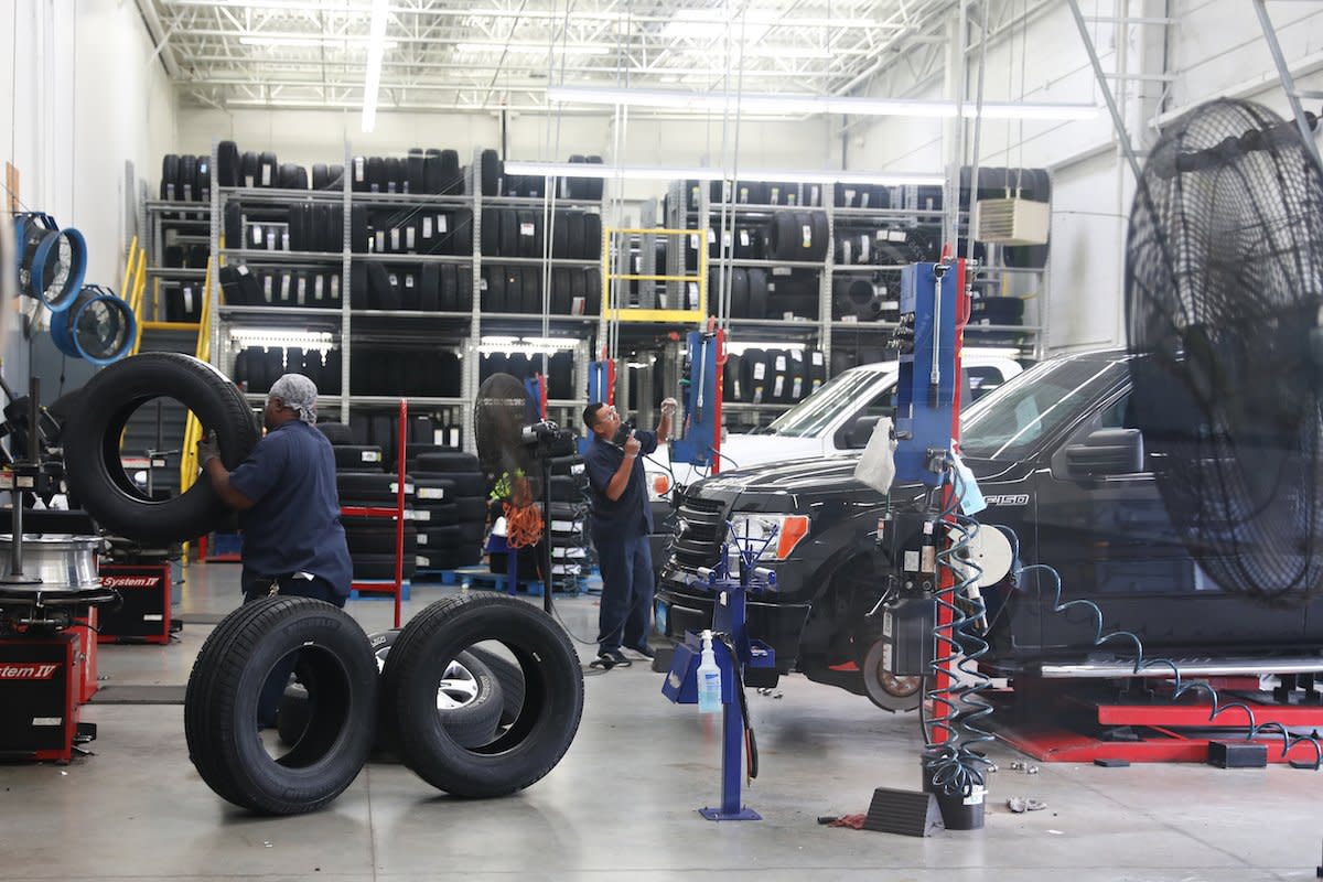 Mechanics work on cars at Sam's Club in St. Petersburg, Fla., on Wednesday August 16, 2017. Sharon Steinmann/The Penny Hoarder