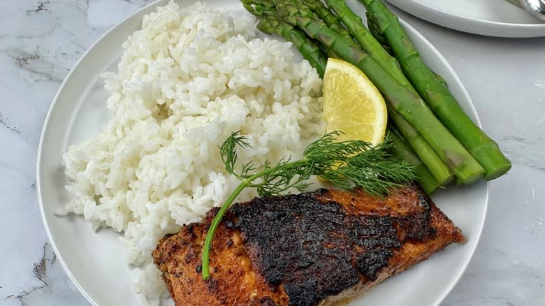 salmon with asparagus and rice