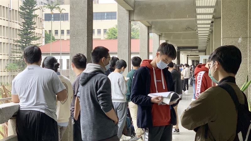 112學科能力測驗考試的數A五標相較去年皆提升1級分。（圖／大考中心提供）