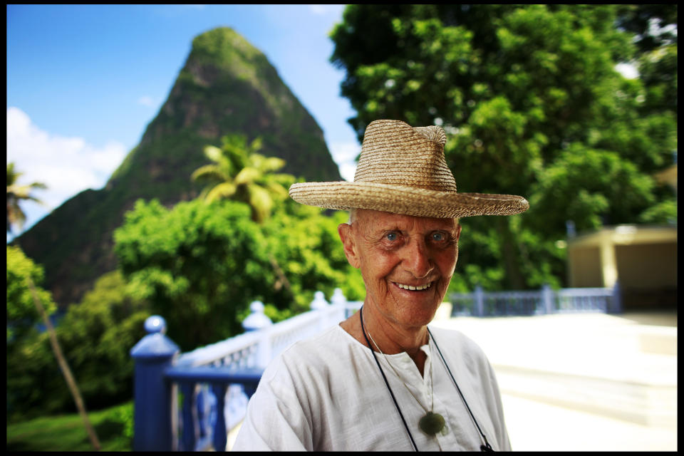 Lord Glenconner Colin Tennant, the founder of the island of Mustique, at home in St.Lucia | Location: St.Lucia.  (Photo by David Howells/Corbis via Getty Images)