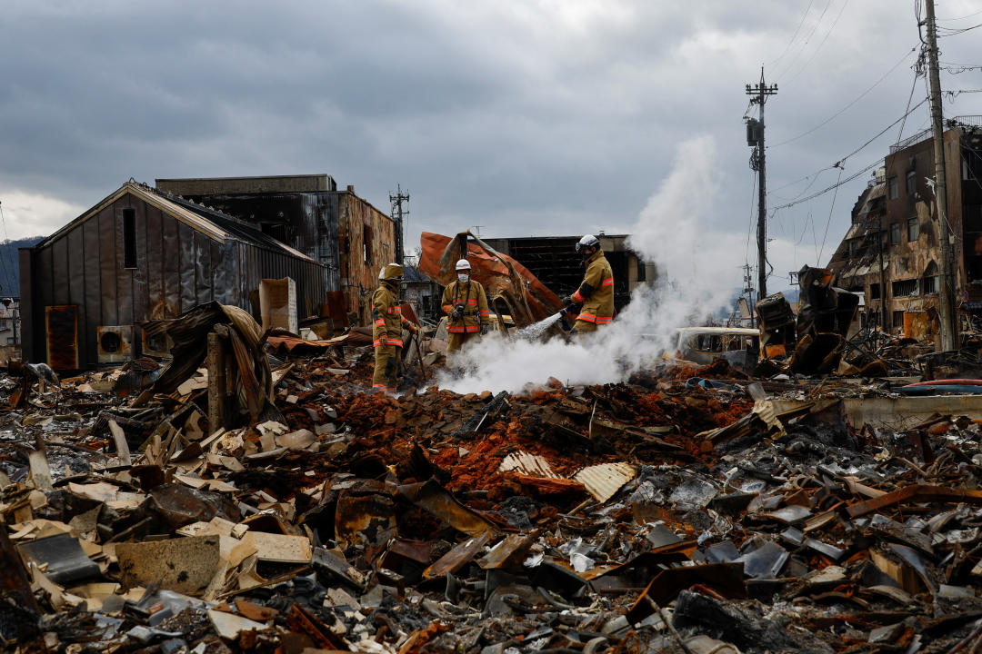 日本輪島市觀光勝地「朝市通」周邊推估逾200棟建築在地震後的大火中燒毀。（路透社資料照）