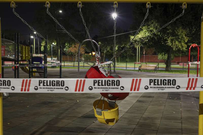 寂靜的春天，寂靜的兒童遊樂場，智利首都聖地牙哥（Santiago）（AP）