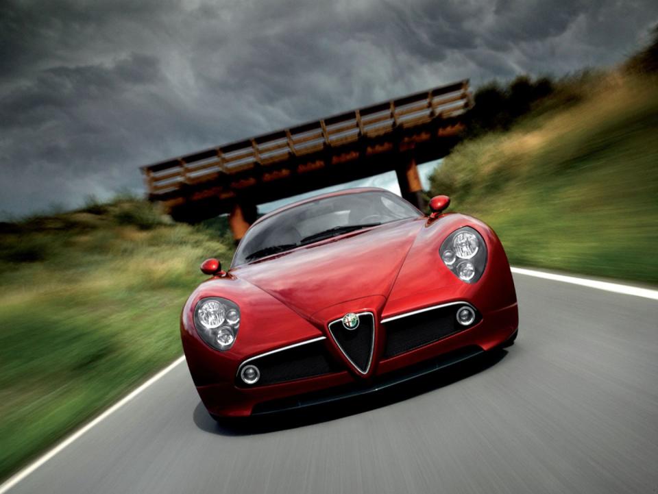 alfa romeo 8c head on on road