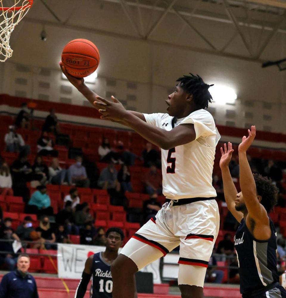 Mansfield Legacy Quion Williams (5) drives past Richland guard CJ Nelson (R) for two points during the first half of a 5A Region 1 Boys Basketball Area-Round 2 playoff game played on February 24, 2021 at Burleson High School. (Steve Nurenberg Special to the Star-Telegram)