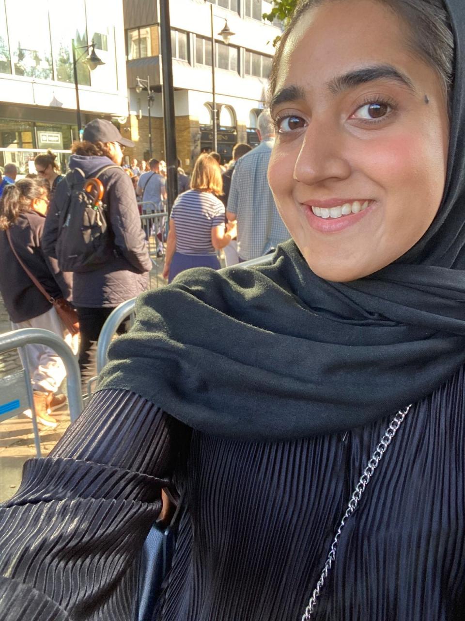 Maryam Zakir-Hussain at the back of the queue at London Bridge (Maryam Zakir-Hussain)