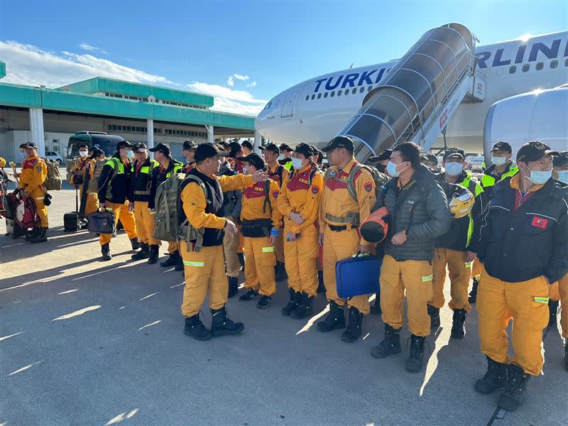 北市搜救隊抵達土耳其機場。（圖／北市府消防局提供）