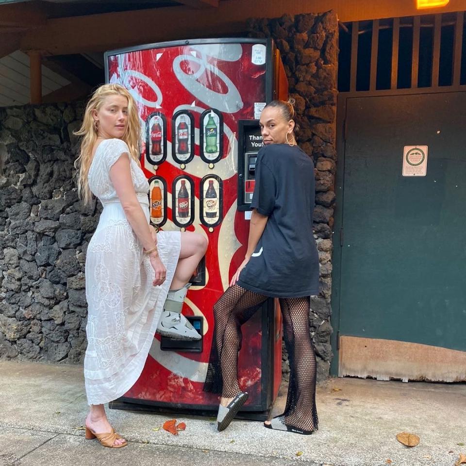 Amber Heard poses by a vending machine