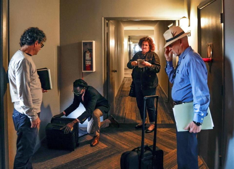 Attorney Brad Schandler, at right, prepares to preside over a foreclosure auction at Oakland Grove Village Condominium in Oakland Park, Florida on Tuesday, February 27, 2024. Auction bidders include Schandler’s sister, Nadine August, seen at center, and Mauricio J. Riquer, at left They are joined by court reporter Gary Siffort. Al Diaz/adiaz@miamiherald.com