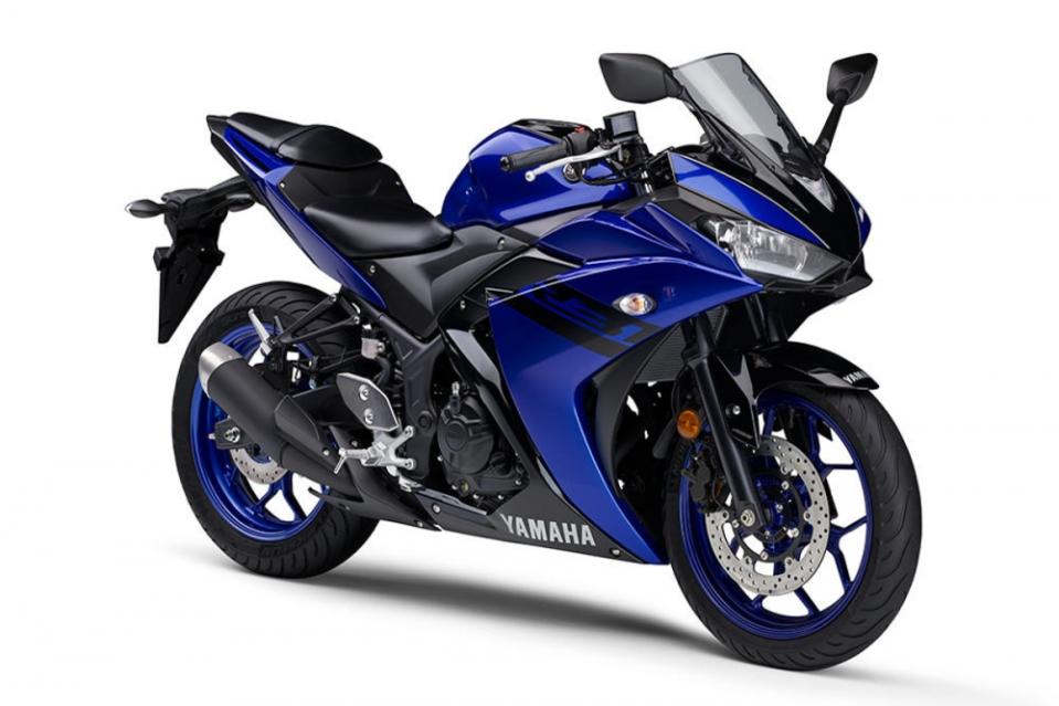 2018年式YZF-R3採用更具金屬質感的藍色搭配黑色線條塗裝。