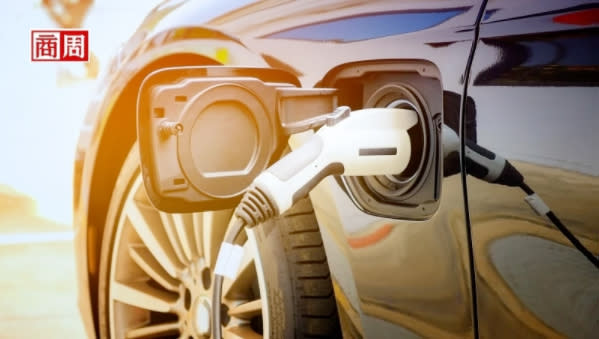  比爾蓋茲也投資的車用電池公司QuantumScape執行長辛格指出，當前市面上最好的電池，仍須花大約1小時充電，這讓電動車缺乏競爭優勢。 (來源：Dreamstime)         
