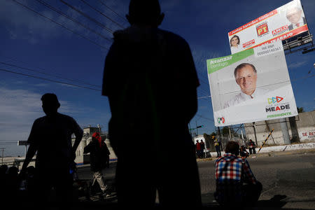 A group of Central American migrants, moving in a caravan through Mexico, wait for a microbus to get to the office of Mexico's National Institute of Migration to start the legal process and get temporary residence status for humanitarian reasons, in Hermosillo, Sonora state, Mexico April 24, 2018. REUTERS/Edgard Garrido