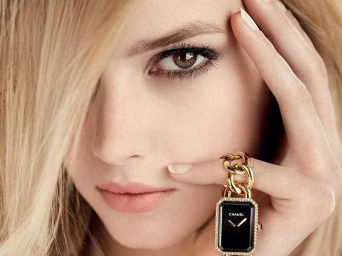 Chanel woman girl eye watch