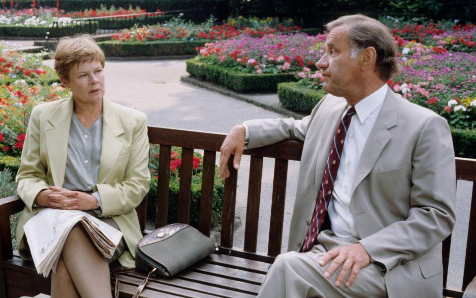 Dench and Palmer in the first series of As Time Goes By - Alamy