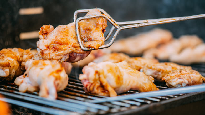 Grilled chicken wings