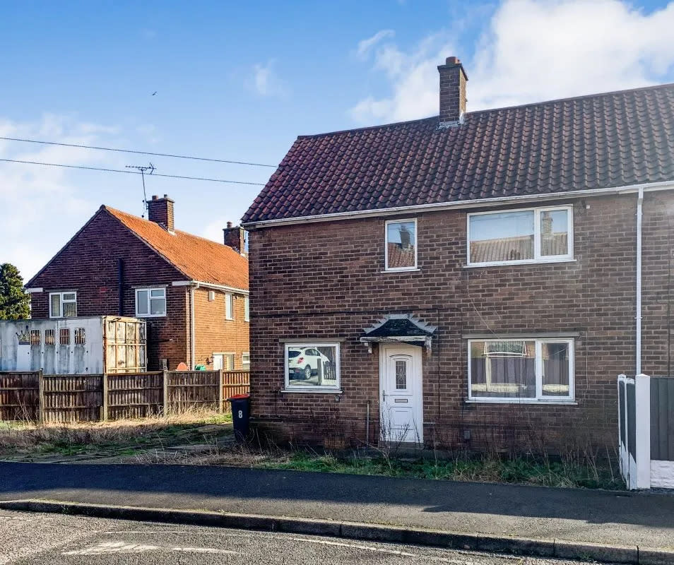 Three-bed semi-detached house in Nottinghamshire. (Zoopla)