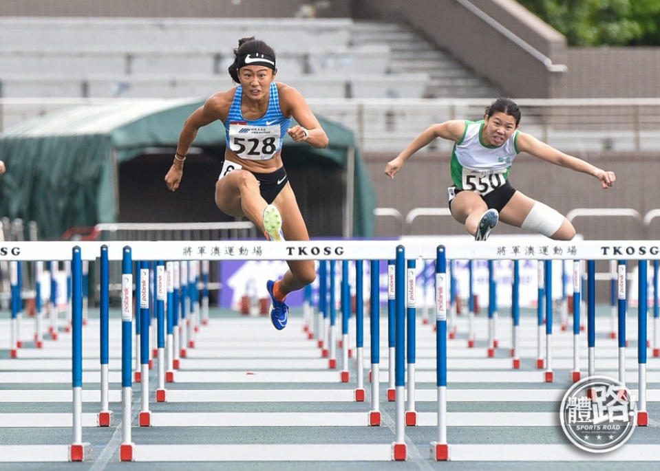 呂麗瑤（左）於初賽跑出PB，與香港紀錄僅差0.01秒