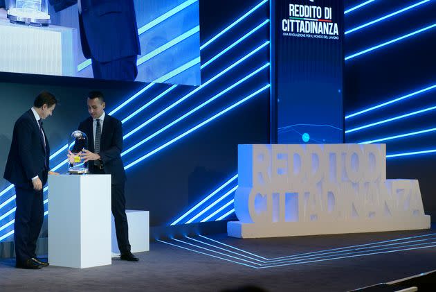 ROME, ITALY - FEBRUARY 04: Minister of Labour Luigi di Maio  and Premier Giuseppe Conte present the website and the credit card of the Income of Citizenship (Reddito di Cittadinanza in italian), on February 04, 2019 in Rome, Italy. (Photo by Simona Granati - Corbis/Getty Images,) (Photo: Simona Granati - Corbis via Getty Images)