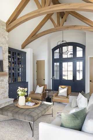 <p>Design by <a href="https://briahammelinteriors.com/" data-component="link" data-source="inlineLink" data-type="externalLink" data-ordinal="1">Bria Hammel Interiors</a> / <a href="https://www.spacecrafting.com/" data-component="link" data-source="inlineLink" data-type="externalLink" data-ordinal="2" rel="nofollow">Spacecraft Photography</a></p>