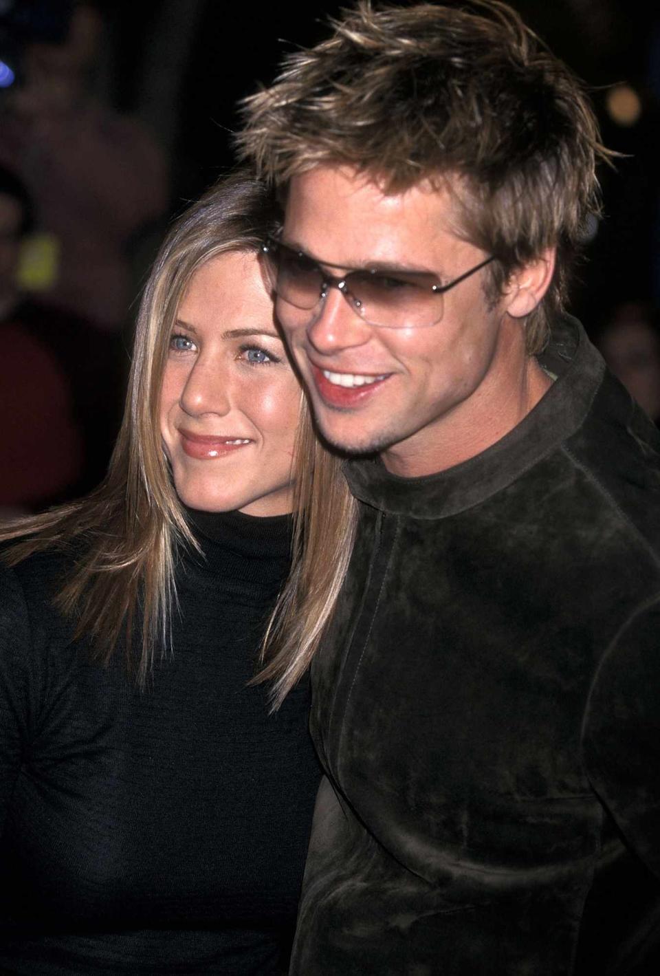 Actress Jennifer Aniston and actor Brad Pitt attend the 'Spy Game' Westwood Premiere on November 19, 2001 at Mann National Theatre in Westwood, California