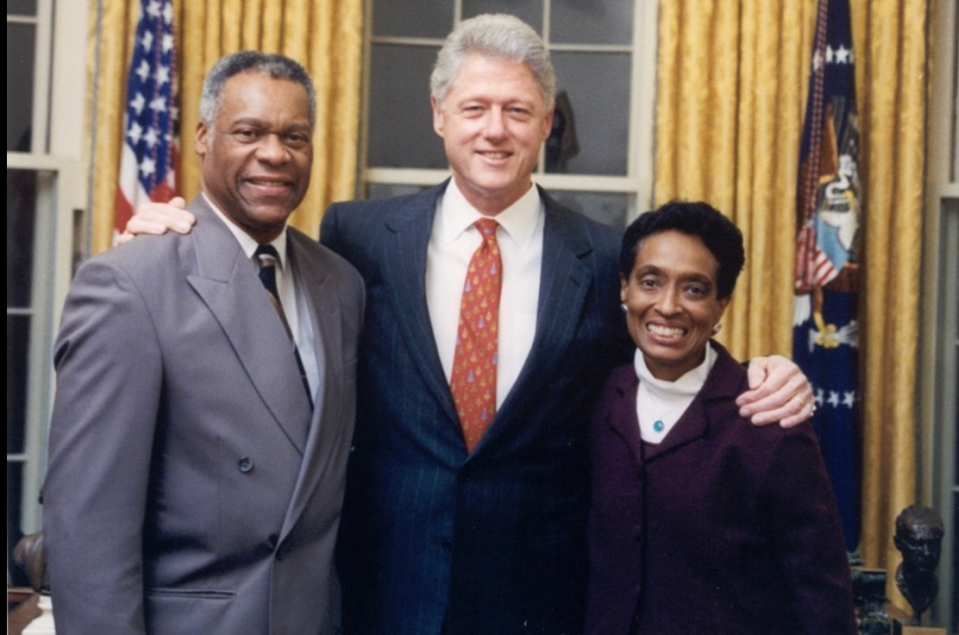 Delano Lewis (left), former U.S. Ambassador to the Republic of South Africa, pictured with his wife, Gayle Lewis (right) and former President Bill Clinton.