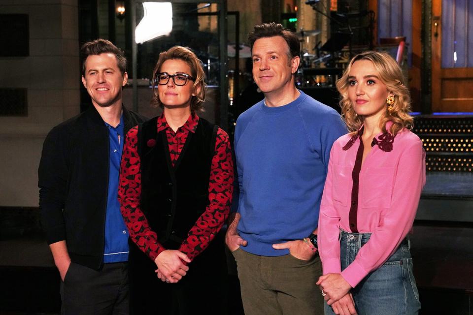 SATURDAY NIGHT LIVE "Jason Sudeikis" Episode 1809 Pictured: (l-r) Alex Moffat, musical guest Brandi Carlile, host Jason Sudeikis, and Chloe Fineman during Promos in Studio 8H on Thursday, October 21, 2021.