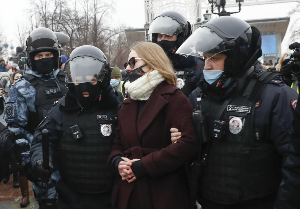 Police detain a woman during a protest against the jailing of opposition leader Alexei Navalny in Moscow, Russia, Saturday, Jan. 23, 2021. Russian police are arresting protesters demanding the release of top Russian opposition leader Alexei Navalny at demonstrations in the country's east and larger unsanctioned rallies are expected later Saturday in Moscow and other major cities. (AP Photo/Pavel Golovkin)