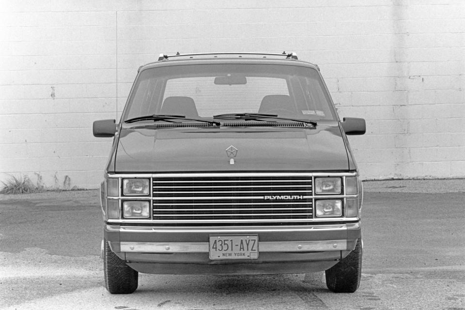 1984 plymouth voyager le