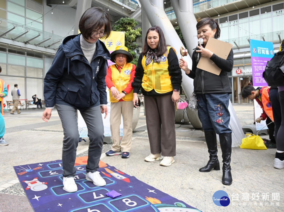 竹市府秘書長張治祥到場與市民同歡。