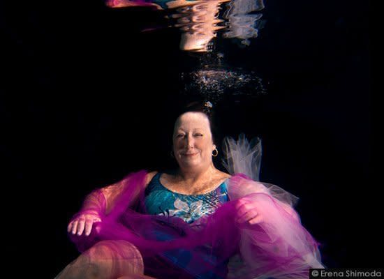 Lisa was diagnosed with Stage III breast cancer in her left breast in 2011. Her treatment included neo adjuvant TAC chemo, radiation and a single mastectomy. Her cancer experience taught her how to appreciate the "here and now," and she related the process of trying to stay underwater to her new philosophy of being mindful and living in the present. Connect with Lisa: <a href="http://www.ihadcancer.com/lfinksmith" target="_hplink">ihadcancer.com/lfinksmith</a>    Photos © Erena Shimoda (underwaterhealer.com)