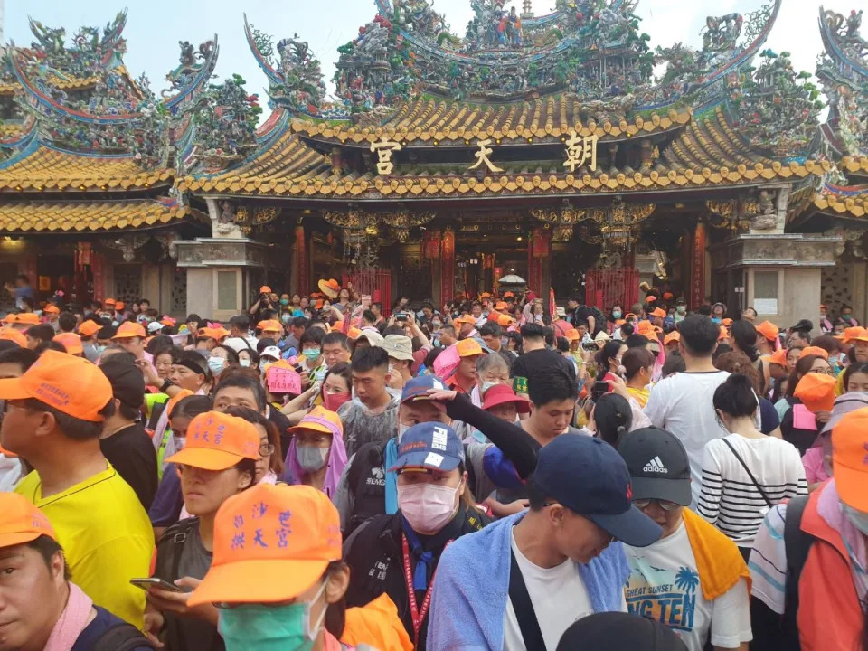 拱天宫媽祖南下進香，近年來都超過10萬人場面浩大。（圖：廟方提供）